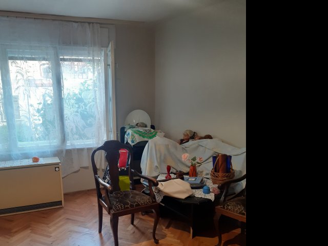 Eladó téglalakás, Pécsett 38 M Ft, 3+2 szobás