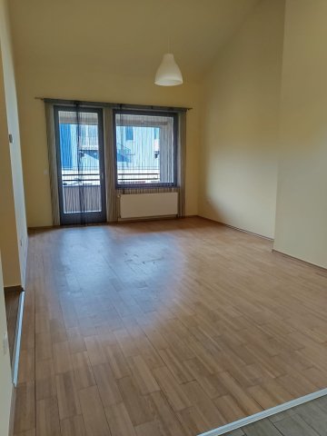 Kiadó téglalakás, albérlet, Esztergomban 280 E Ft / hó