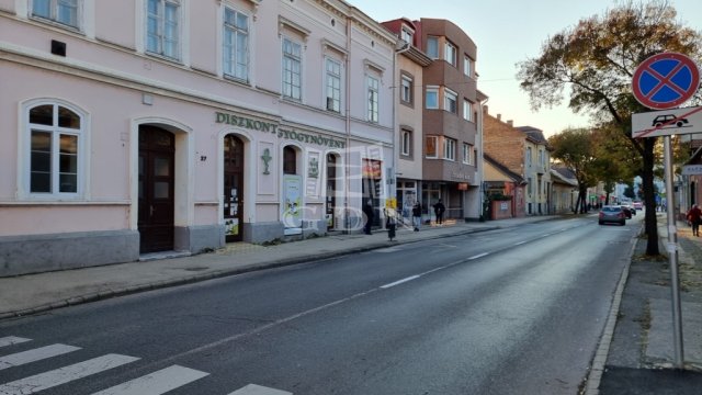 Eladó üzlethelyiség, Székesfehérvárott, Budai úton 59 M Ft