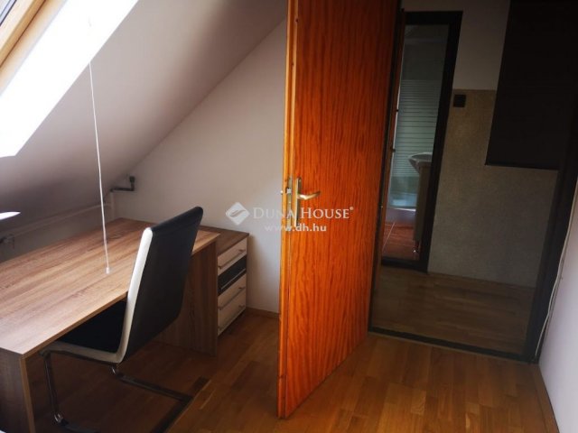 Kiadó téglalakás, albérlet, Pécsett 180 E Ft / hó, 3 szobás