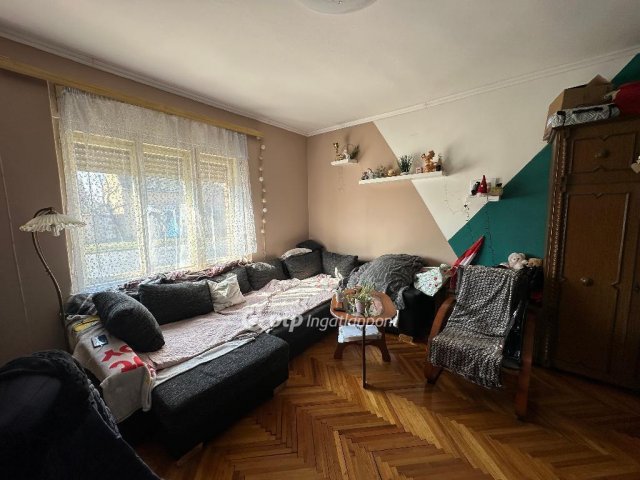 Eladó családi ház, Cegléden 100 M Ft, 4 szobás