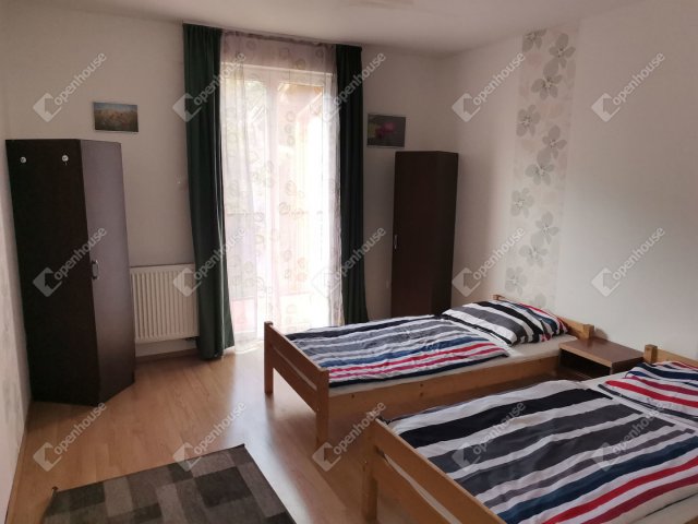 Kiadó téglalakás, albérlet, Tatán 650 E Ft / hó, 4 szobás