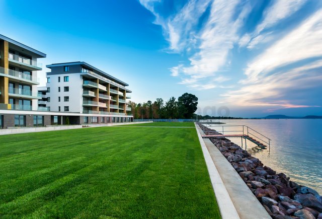 Eladó téglalakás, Balatonlelleén 134.99 M Ft, 2+1 szobás