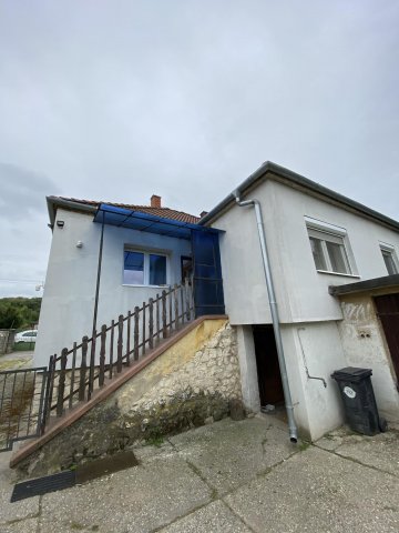 Eladó családi ház, Győrújbaráton 73 M Ft, 3 szobás