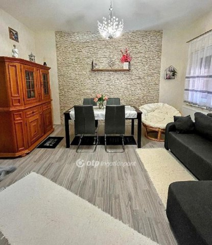 Eladó családi ház, Pécsett 42.9 M Ft, 3 szobás