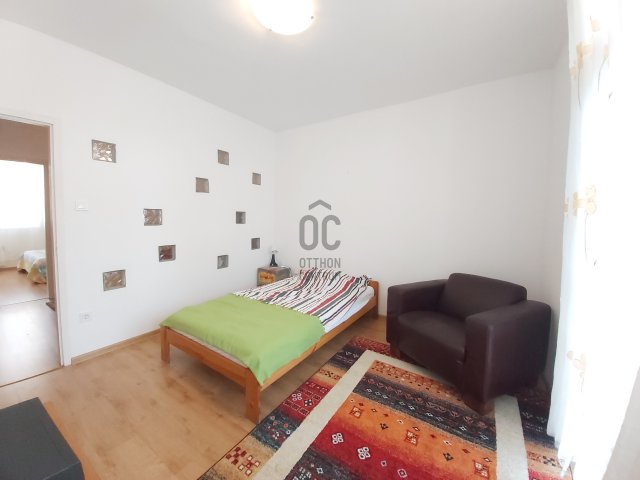 Eladó téglalakás, Hatvanban 33 M Ft, 2 szobás
