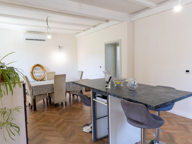 Eladó családi ház, Szentendrén 199.9 M Ft, 5 szobás