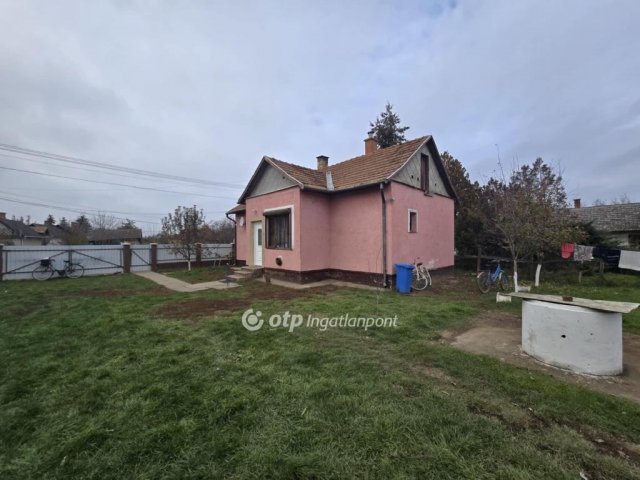 Eladó családi ház, Földesen 17.7 M Ft, 1+1 szobás