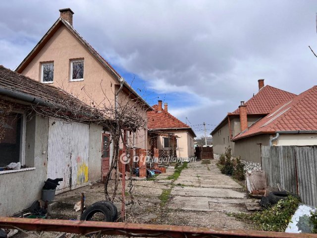 Eladó családi ház, Egerben 27.9 M Ft, 6+2 szobás