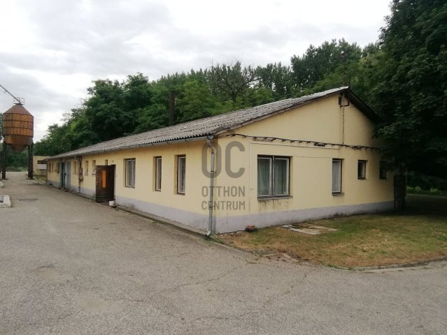 Eladó ipari ingatlan, Dunavarsányban 1006.5 M Ft
