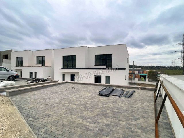 Eladó ikerház, Mogyoródon 125 M Ft, 4 szobás