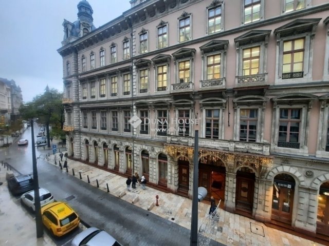 Eladó téglalakás, Budapesten, V. kerületben 100 M Ft, 1 szobás