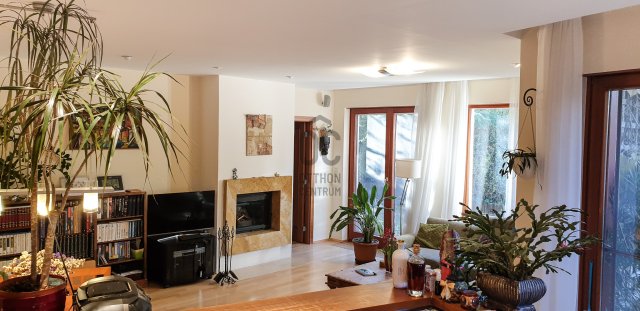 Eladó családi ház, Szentendrén 219.9 M Ft, 7 szobás