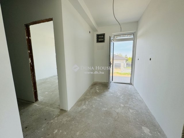 Eladó ikerház, Nagytarcsán 105 M Ft, 4 szobás
