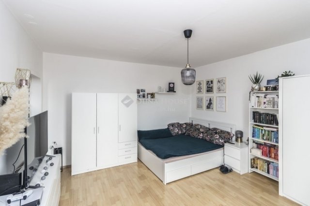 Eladó téglalakás, Szombathelyen 35 M Ft, 1 szobás
