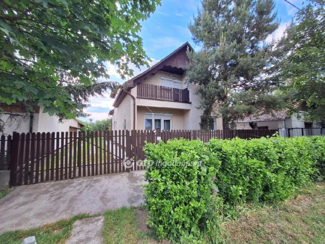 Eladó családi ház, Szeghalmon 38 M Ft, 4+1 szobás