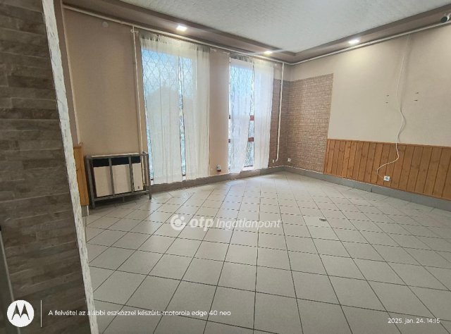 Eladó üzlethelyiség, Jászalsószentgyörgyon 29.99 M Ft