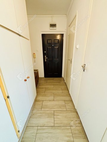 Eladó panellakás, Oroszlányban 28.5 M Ft, 2 szobás
