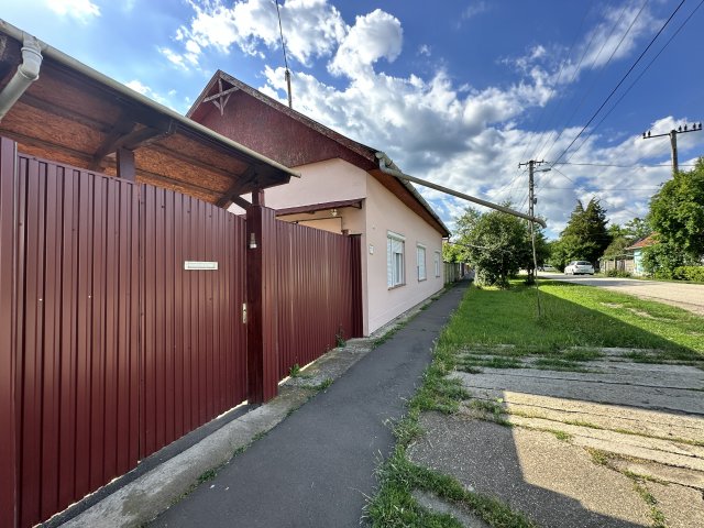 Eladó családi ház, Békéscsabán 27.99 M Ft, 6 szobás
