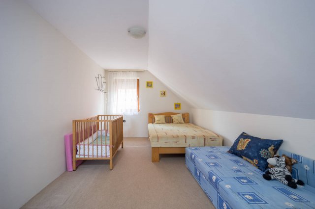 Eladó családi ház, Szendehelyen 92.9 M Ft, 7 szobás