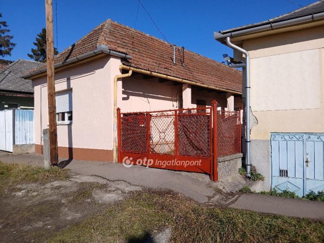 Eladó családi ház, Gyöngyösorosziban 9.8 M Ft, 3 szobás
