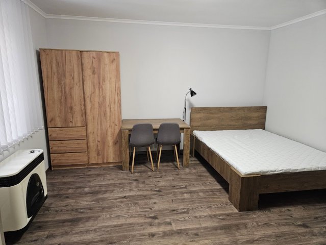 Kiadó téglalakás, albérlet, Pécsett 160 E Ft / hó, 1 szobás