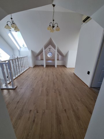 Kiadó sorház, albérlet, Budapesten, II. kerületben, 5+1 szobás