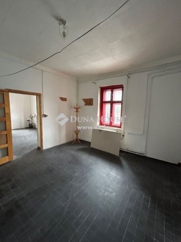 Eladó családi ház, Szigetszentmiklóson 85 M Ft, 9 szobás