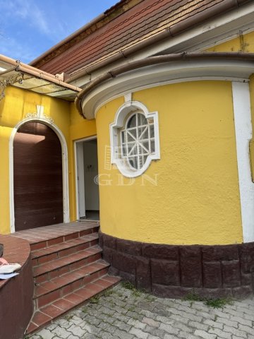 Eladó családi ház, Siófokon 172 M Ft, 5 szobás