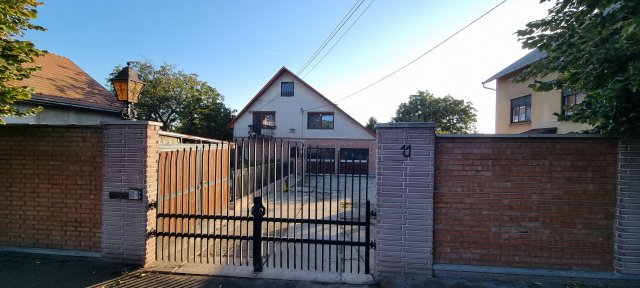 Eladó családi ház, Érden 109 M Ft, 6 szobás