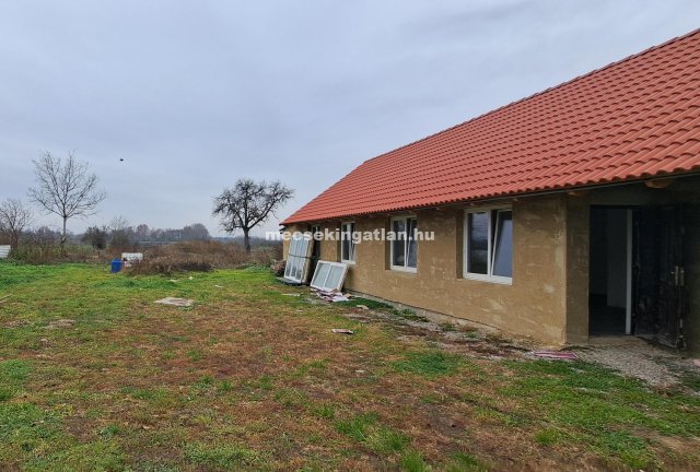 Eladó családi ház, Szabadszentkirályon 22.9 M Ft, 3 szobás