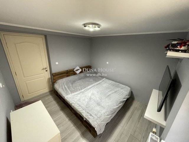 Eladó családi ház, Pécsett 115 M Ft, 6 szobás