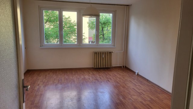 Eladó panellakás, Kecskeméten 41.5 M Ft, 2 szobás
