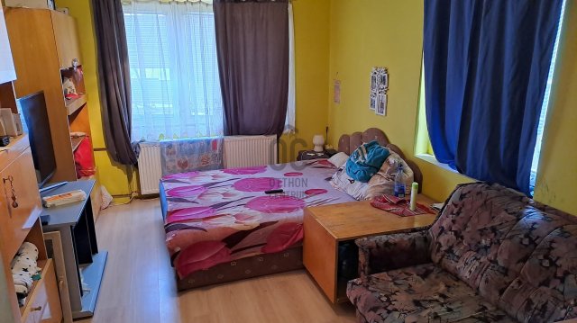 Eladó családi ház, Törtelen 24 M Ft, 4 szobás