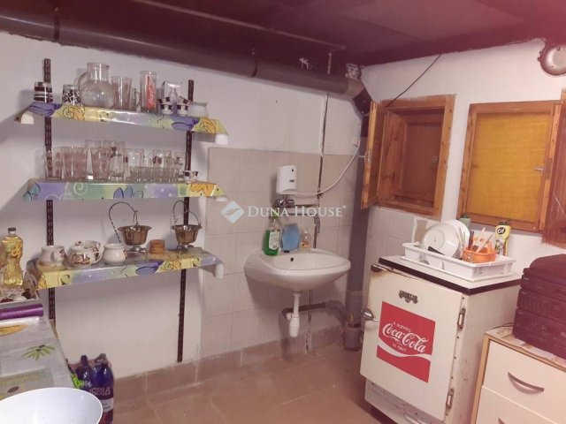 Eladó nyaraló, Dunaalmáson 30 M Ft, 2 szobás