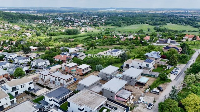 Eladó családi ház, Budapesten, III. kerületben 319.9 M Ft