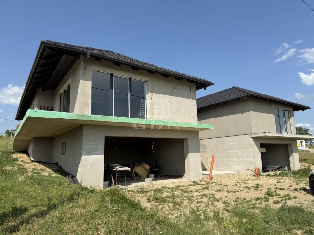 Eladó ikerház, Hatvanban 82 M Ft, 4 szobás / költözzbe.hu
