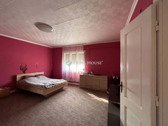 Eladó családi ház, Bucsután 13.99 M Ft, 1 szobás
