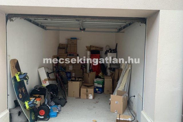 Kiadó garázs, Pécsett 30 E Ft / hó / költözzbe.hu