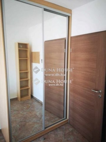 Kiadó téglalakás, albérlet, Pécsett 280 E Ft / hó, 3 szobás