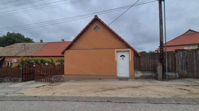 Kiadó családi ház, albérlet, Oroszlányban 150 E Ft / hó