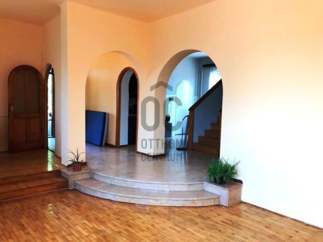 Eladó családi ház, Debrecenben 155 M Ft, 10 szobás