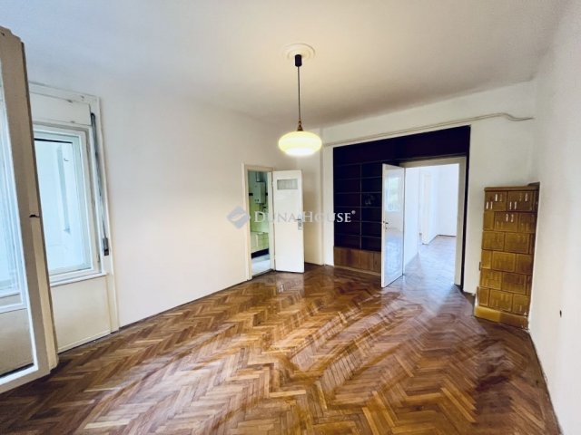 Eladó téglalakás, Győrött 86 M Ft, 5 szobás