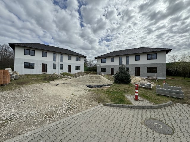 Eladó ikerház, Fóton 136 M Ft, 4 szobás / költözzbe.hu