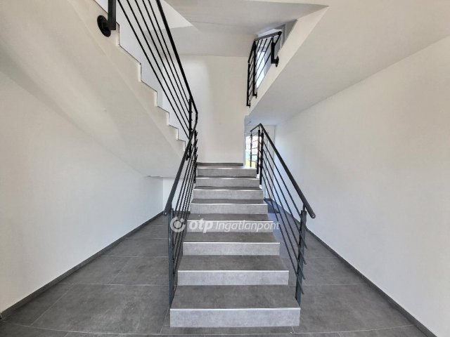 Eladó téglalakás, Budapesten, XVI. kerületben 109.9 M Ft