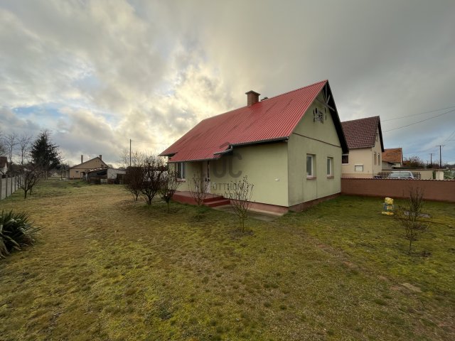 Eladó családi ház, Kecskeméten 39.8 M Ft, 3 szobás