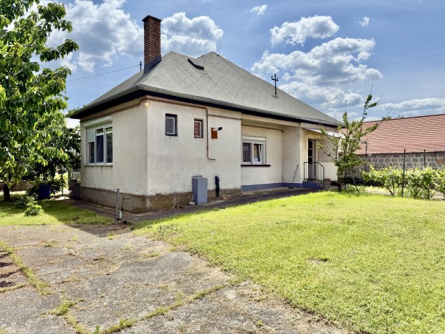 Eladó családi ház, Németkéren 29.99 M Ft, 3 szobás