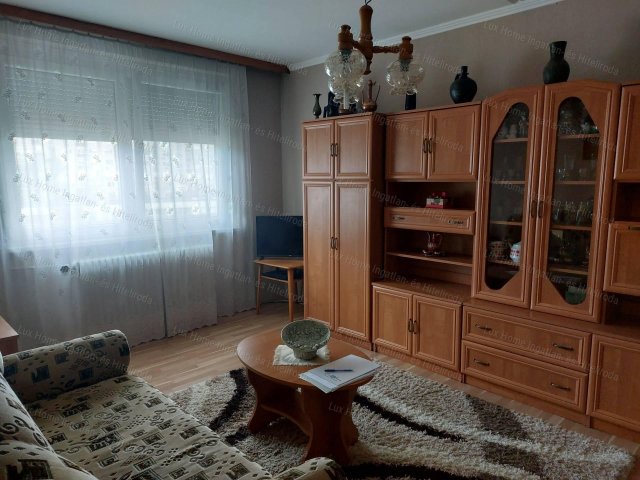 Eladó panellakás, Tatabányán 37.99 M Ft, 2 szobás