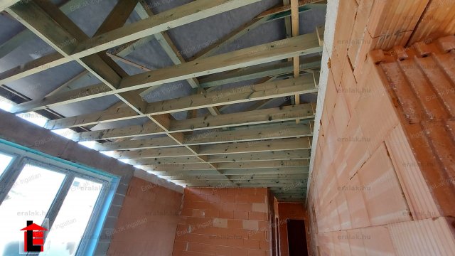 Eladó családi ház, Tatabányán 86.9 M Ft, 4 szobás