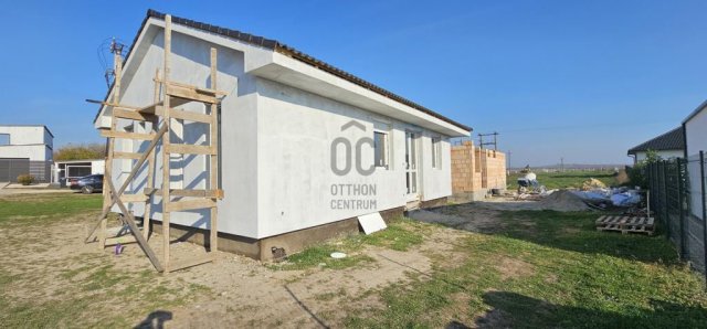 Eladó családi ház, Balatonszabadiban 79.9 M Ft, 3 szobás